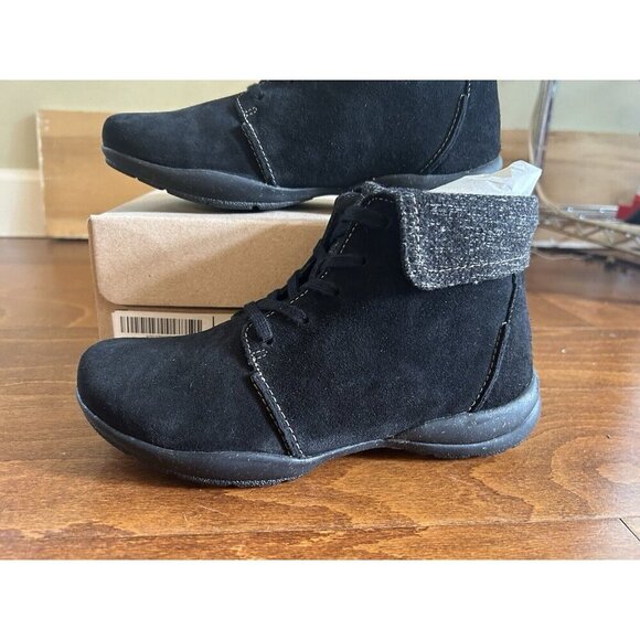 Clarks Women's 5.5 M Roseville Lace Black Lace Up Ankle Boots Suede NEW - Picture 2 of 8